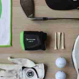 gift ideas for people who love to golf - featured image