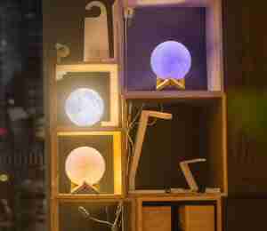 moon lamps - featured image